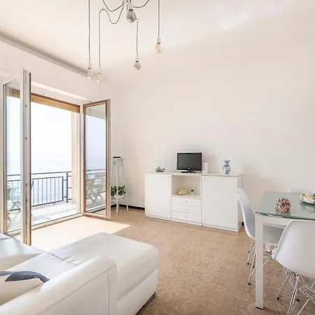 Seafront-smart Working Apartment *